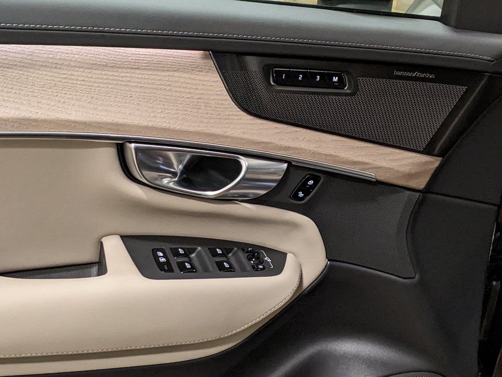 2026 Volvo XC90 Plus - Photo 10