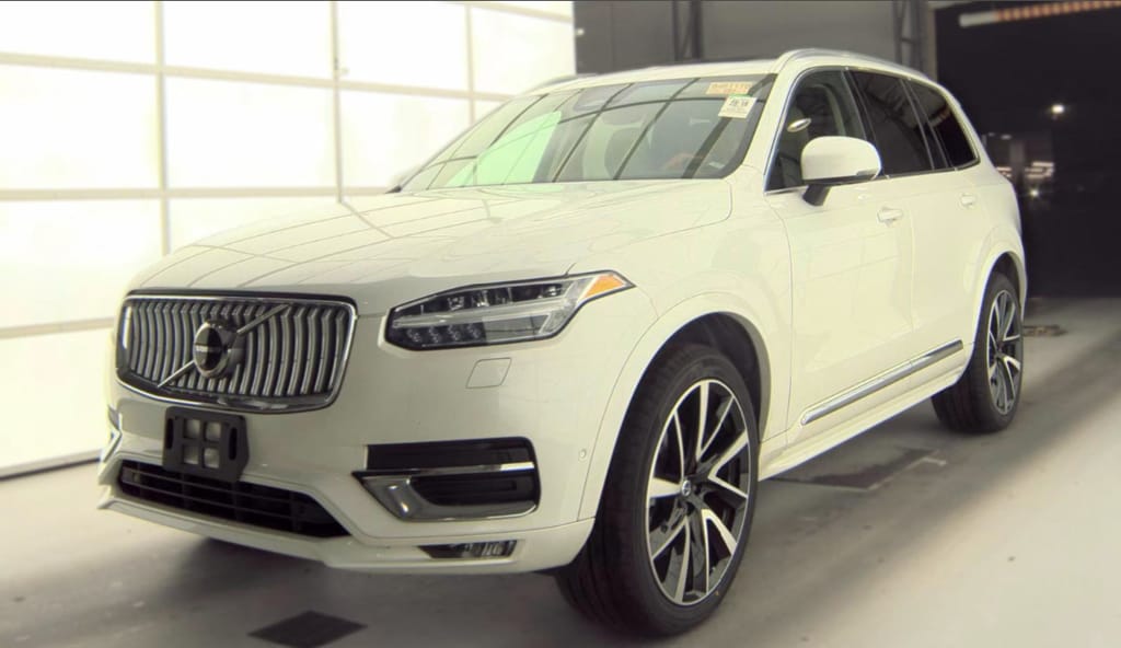 2023 Volvo XC90 Plus