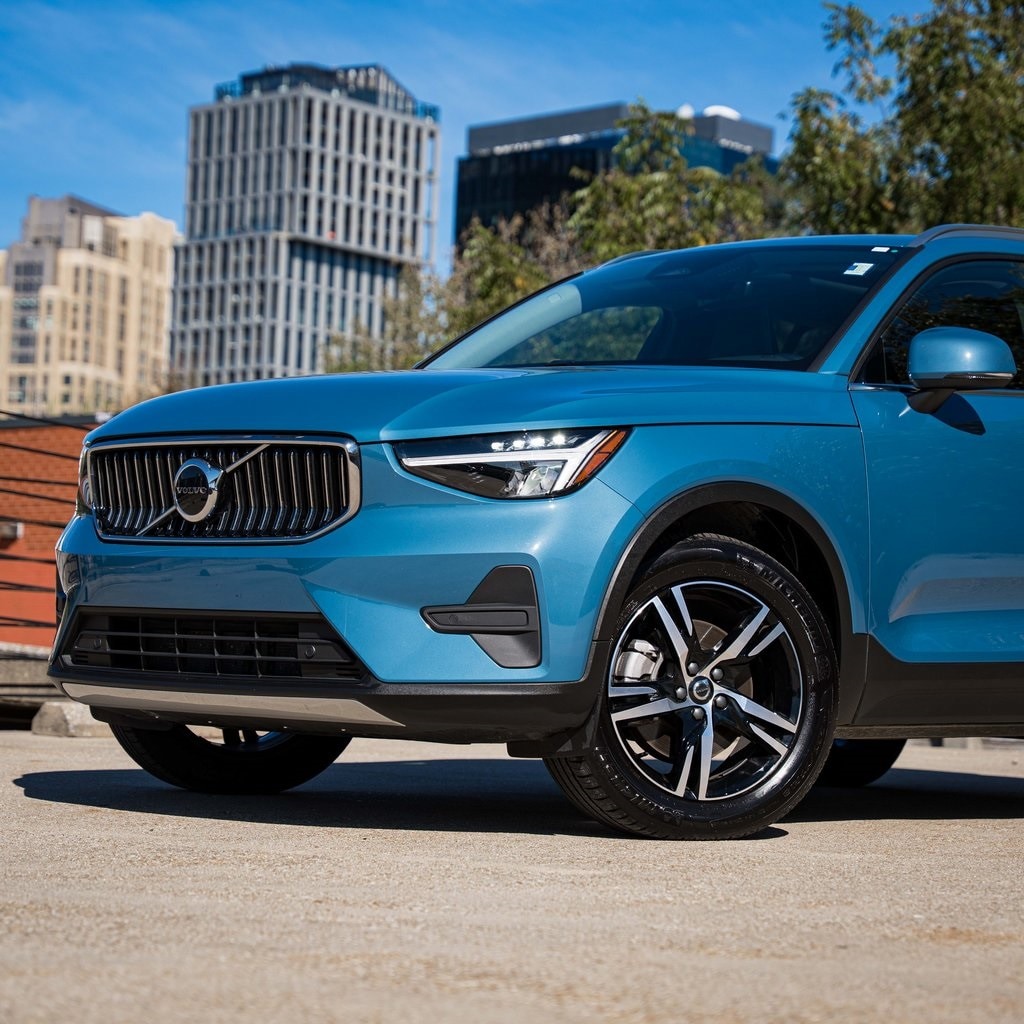 Certified 2025 Volvo XC40 B5 Core SUV