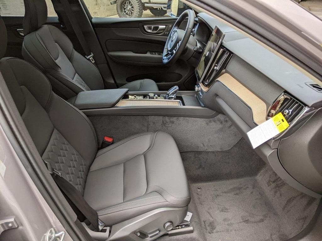 2026 Volvo XC60 Plus - Photo 22