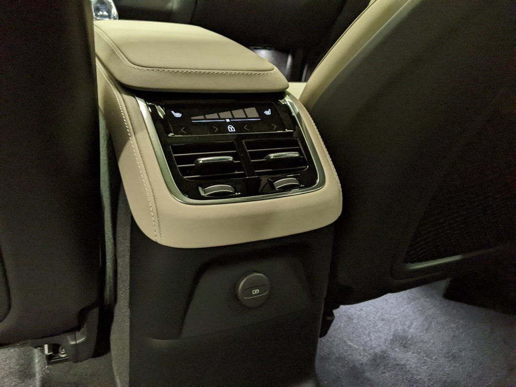2026 Volvo XC90 Plus - Photo 24