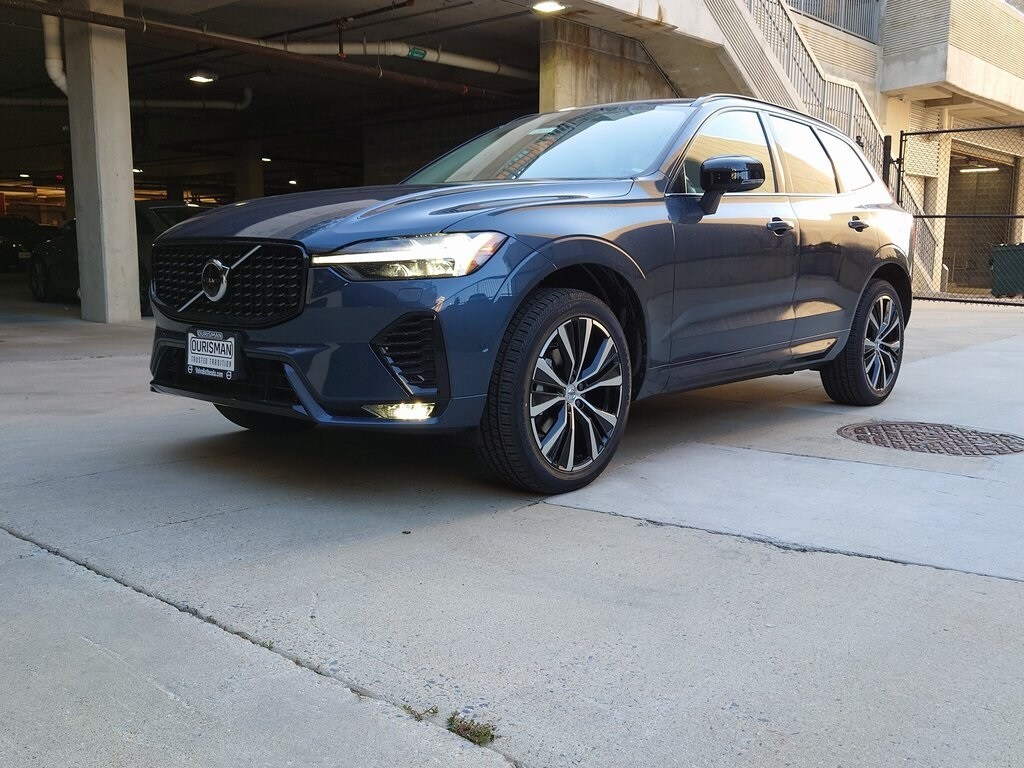 2025 Volvo XC60 B5 Plus photo 2