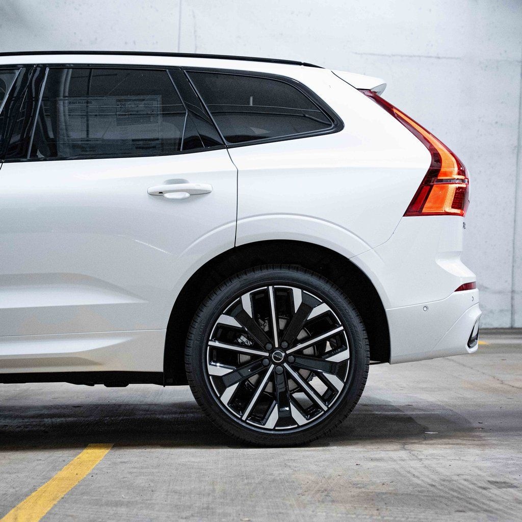 New 2026 Volvo XC60 B5 Ultra SUV