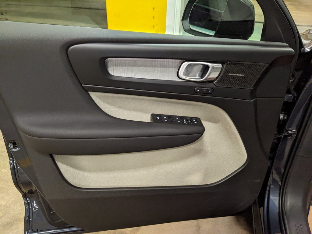 2026 Volvo XC40 Ultra - Photo 9