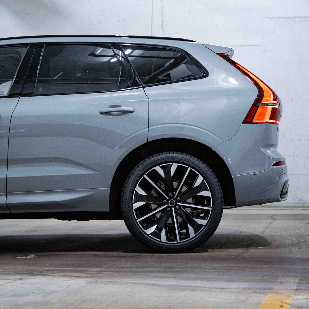 New 2027 Volvo XC60 B5 Ultra SUV