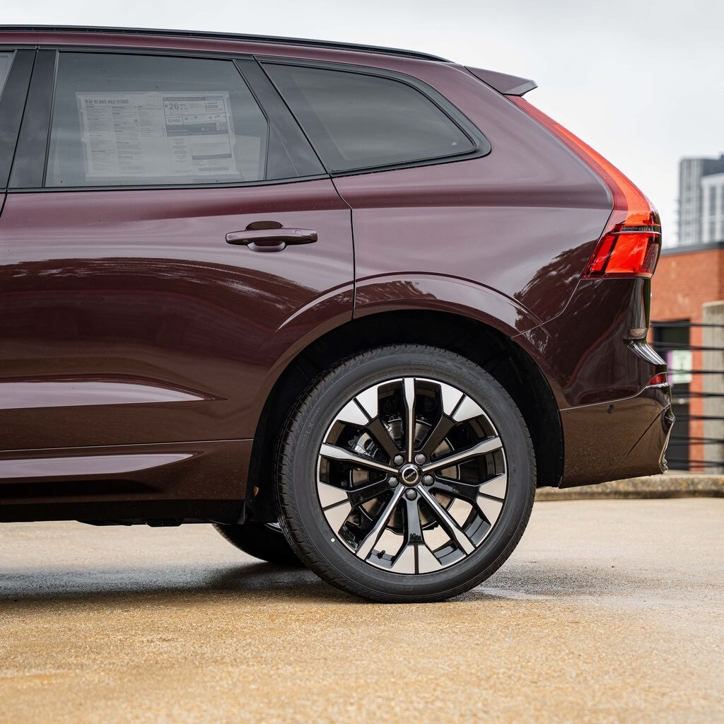 2026 Volvo XC60 B5 photo 2