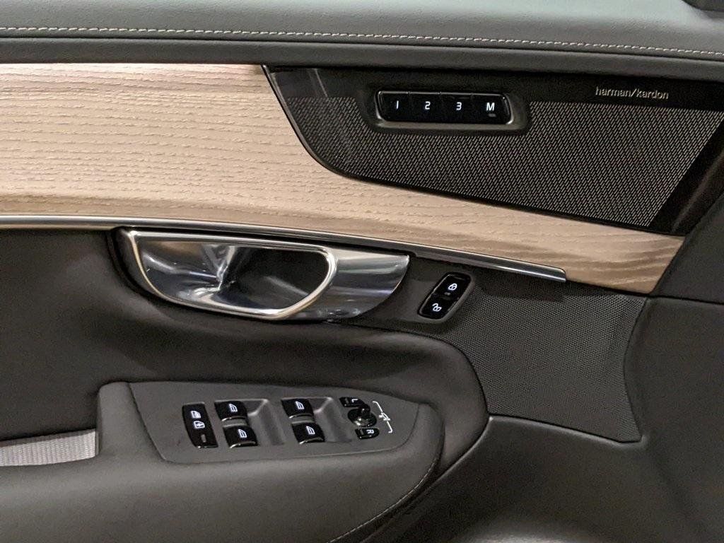 2026 Volvo XC90 Plus - Photo 10