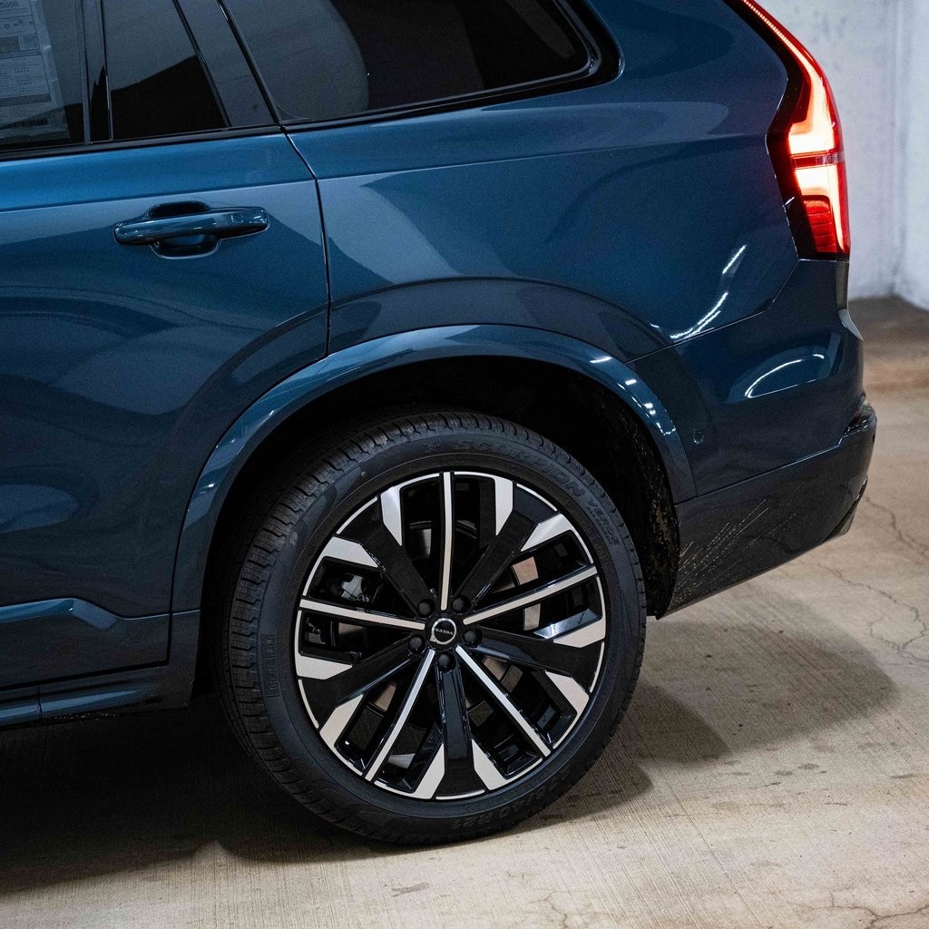 New 2026 Volvo XC90 B6 Ultra Dark Theme 7-Seater SUV