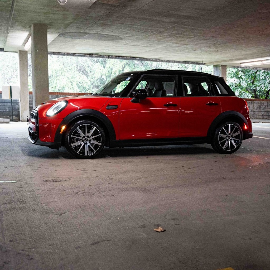 2024 Mini Cooper 4 Door Hardtop S Iconic photo 3