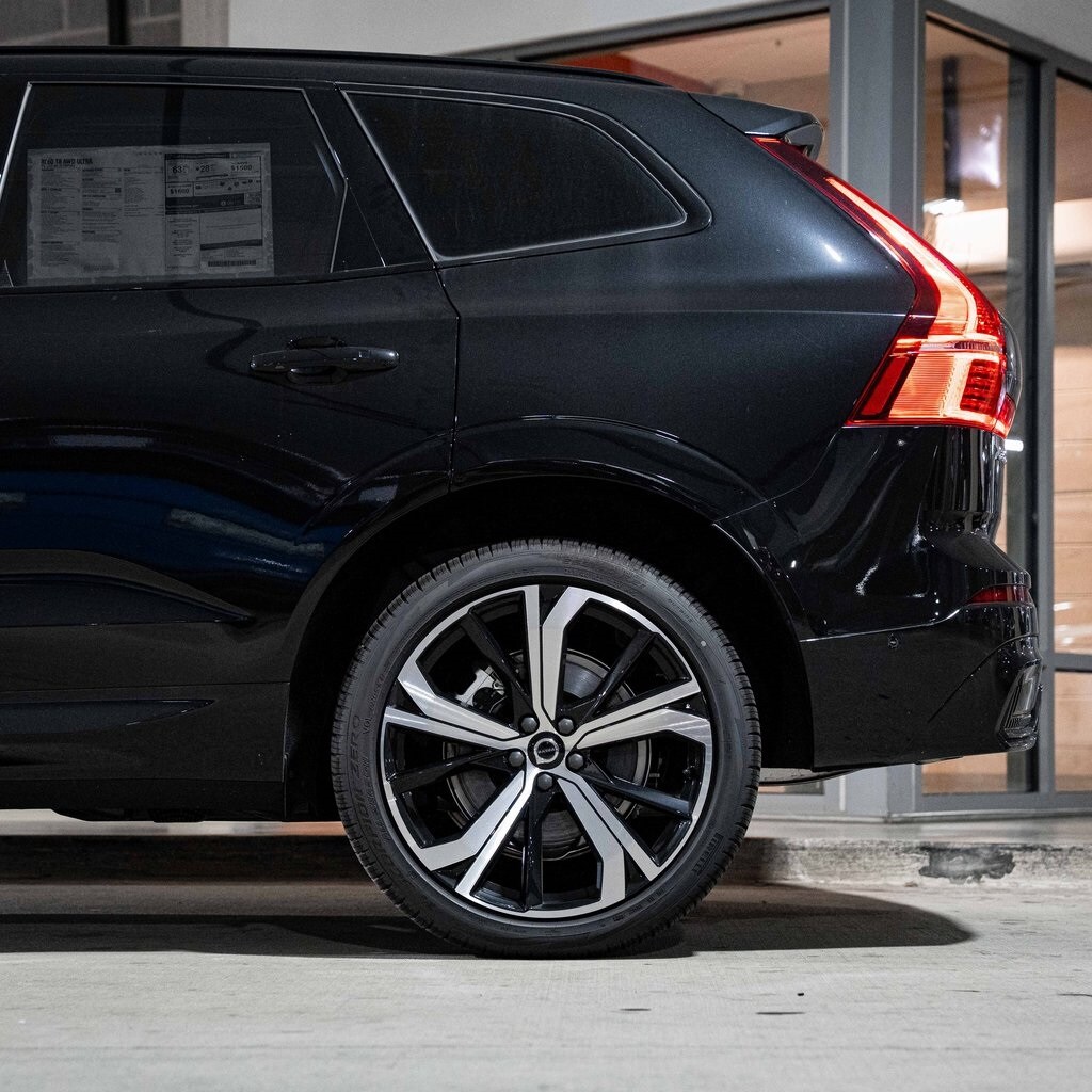 2025 Volvo XC60 Hybrid T8 photo 3