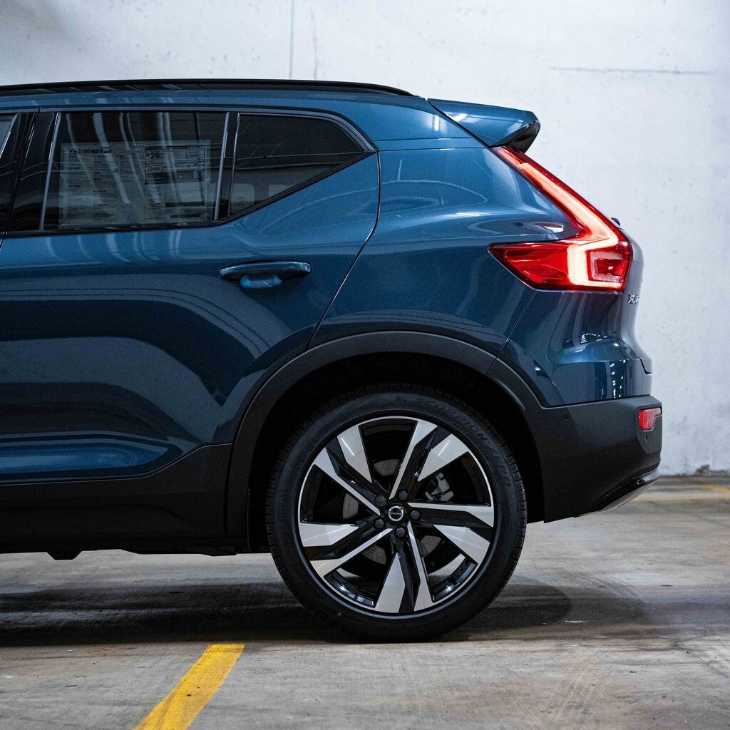 2026 Volvo XC40 photo 3