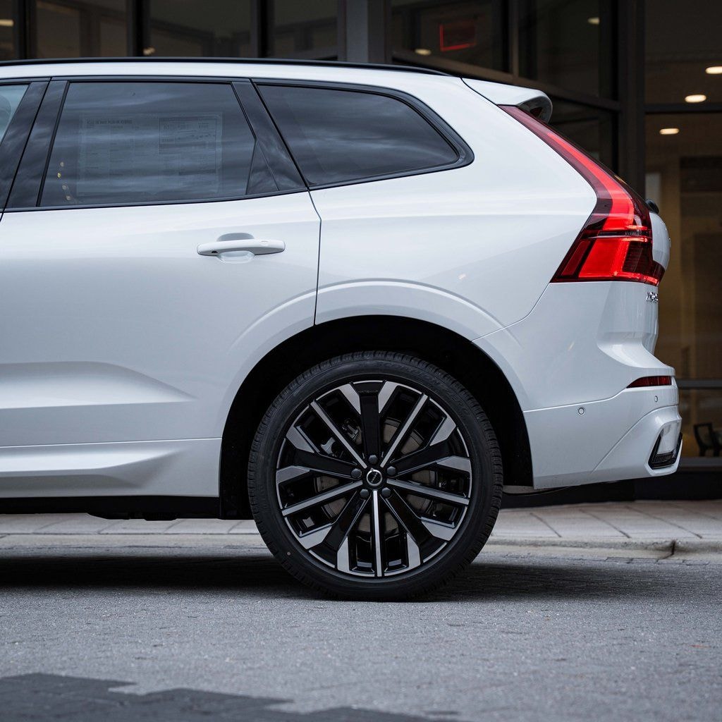 New 2026 Volvo XC60 plug-in hybrid T8 Ultra SUV