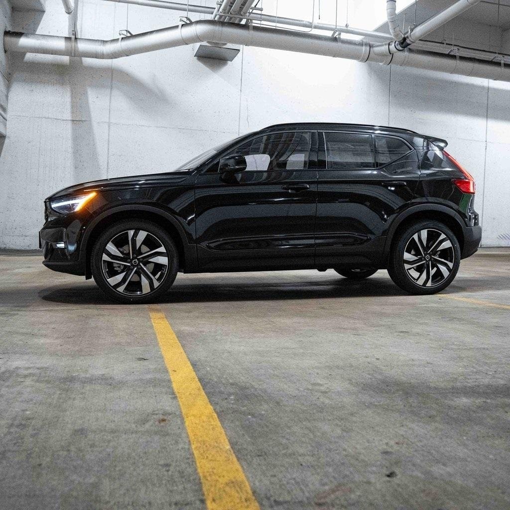 New 2026 Volvo XC40 B5 Ultra SUV
