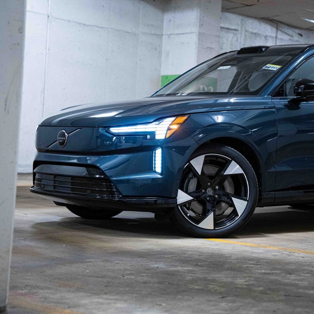 2025 Volvo EX90 Twin Motor Performance Ultra photo 2