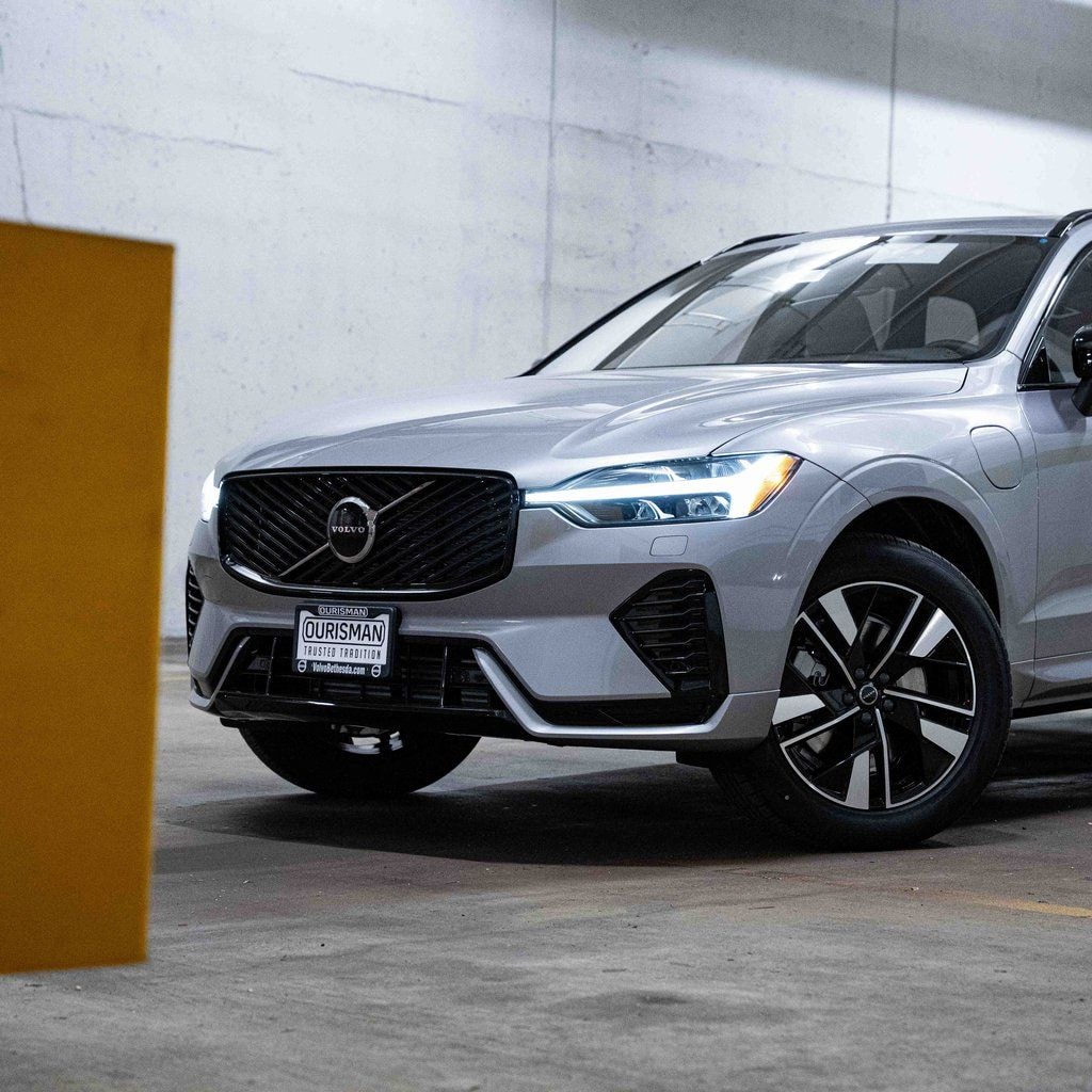 New 2026 Volvo XC60 plug-in hybrid T8 Core SUV
