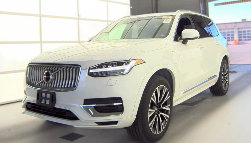 2025 Volvo XC90 Plus