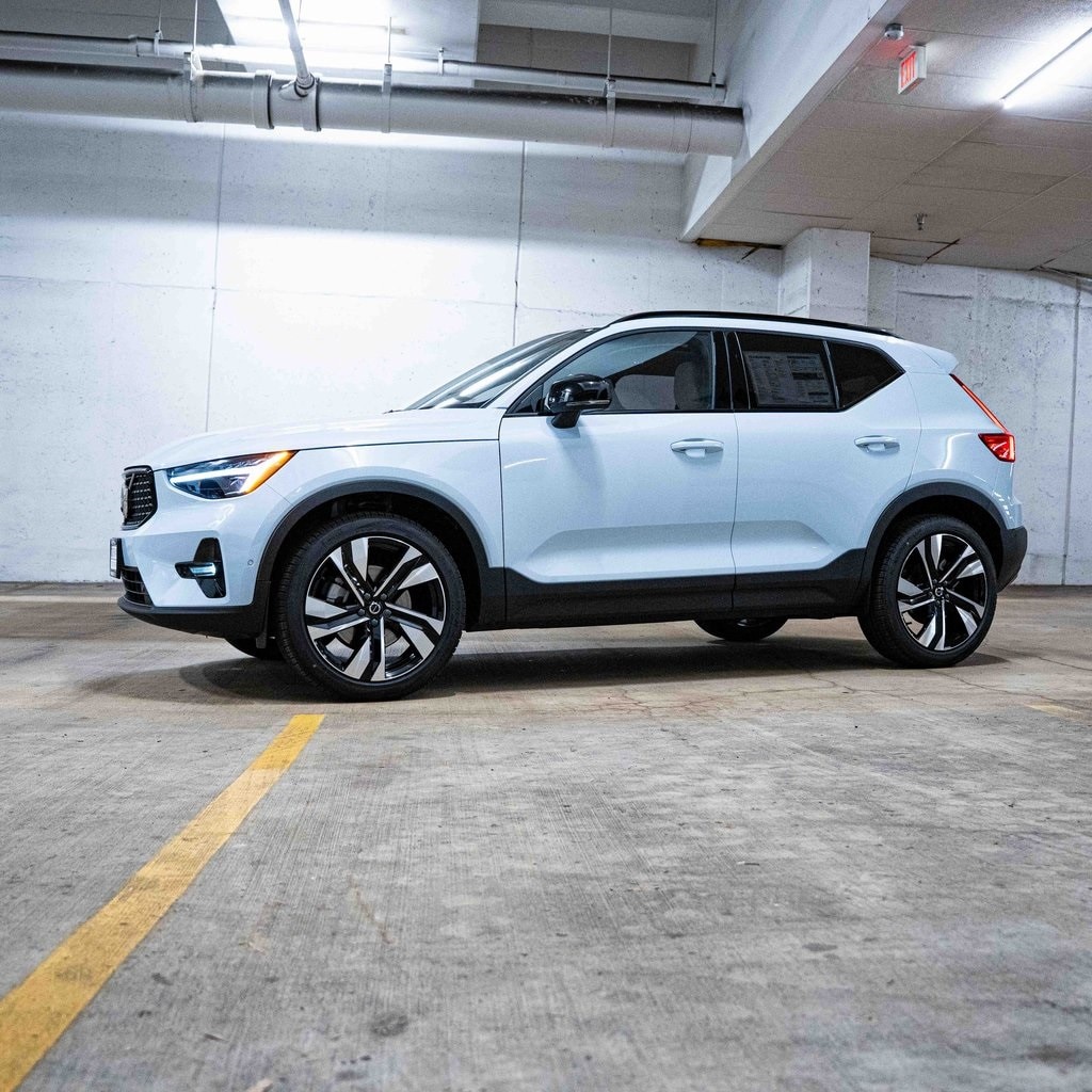 New 2026 Volvo XC40 B5 Ultra SUV