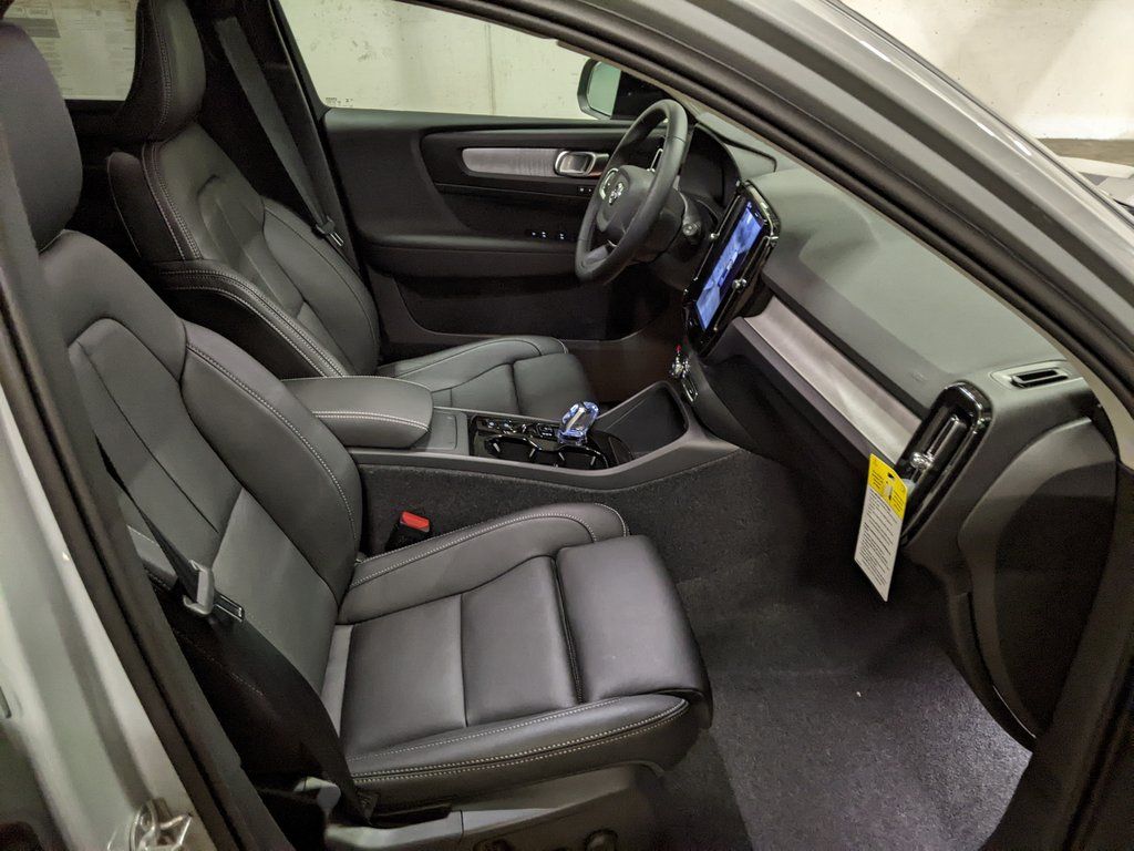 2026 Volvo XC40 Plus - Photo 22