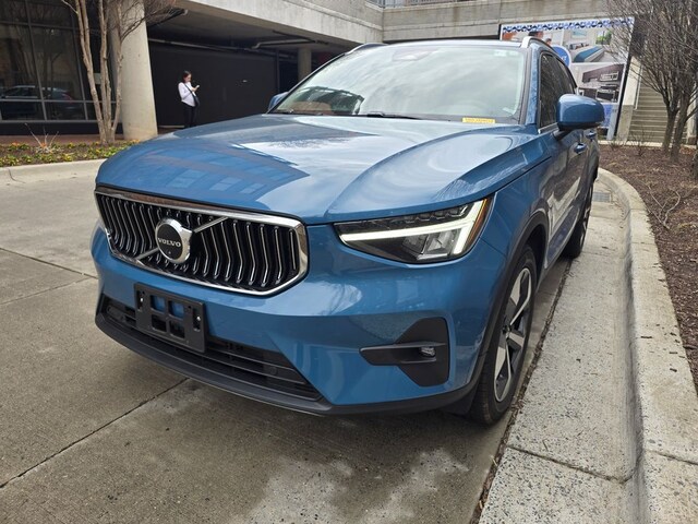 2023 Volvo XC40 B5 Plus Bright Theme SUV