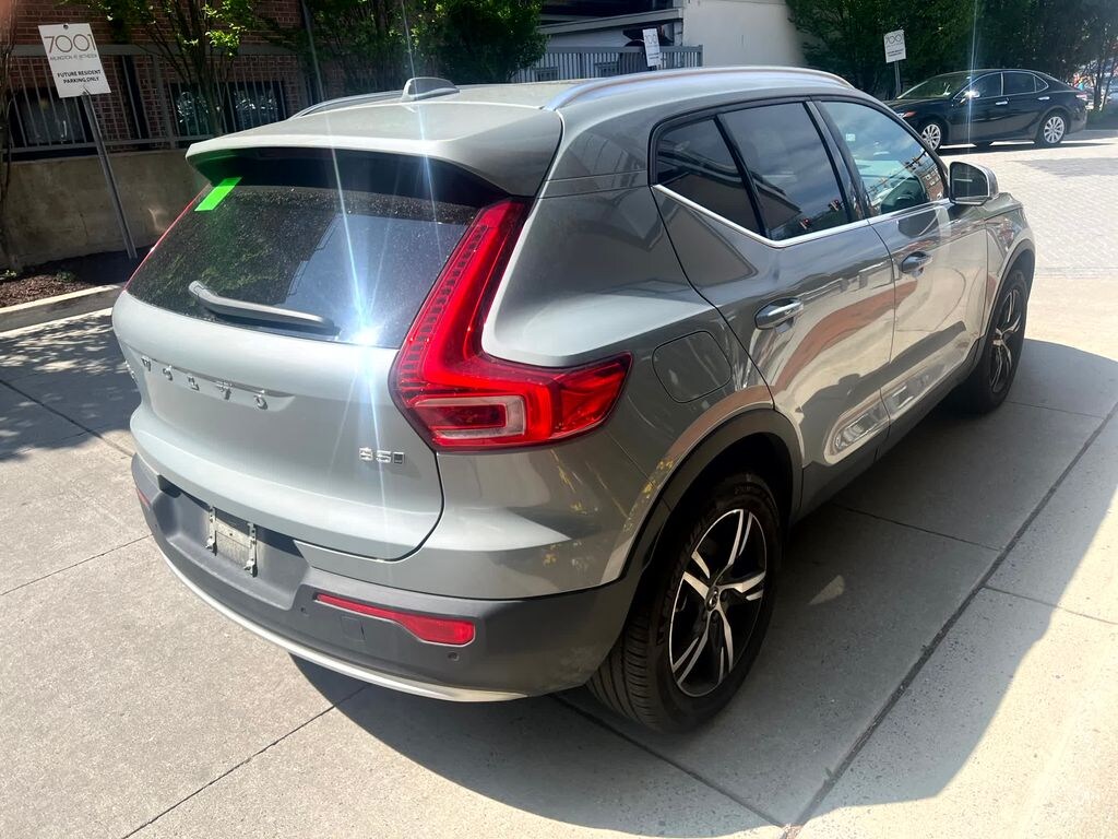 Used 2025 Volvo XC40 B5 Core SUV