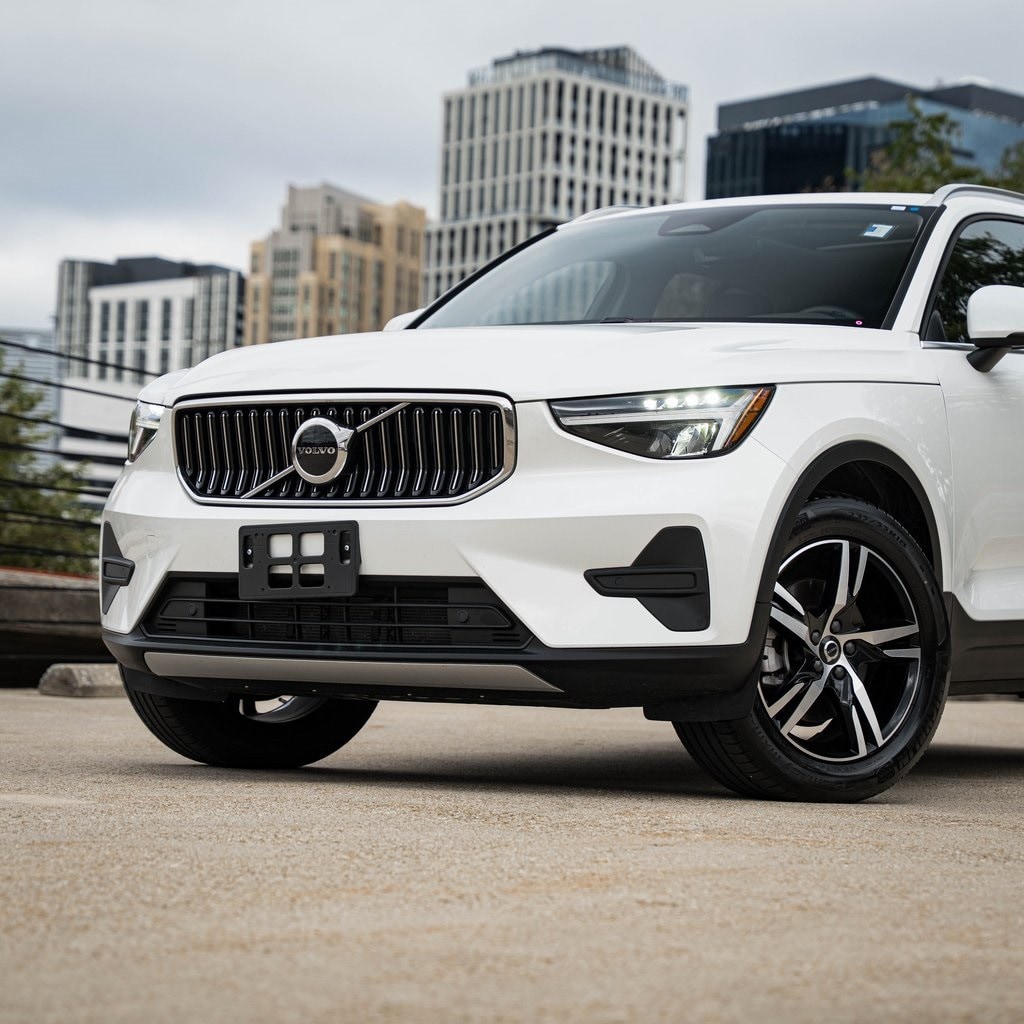 Certified 2025 Volvo XC40 B5 Core SUV