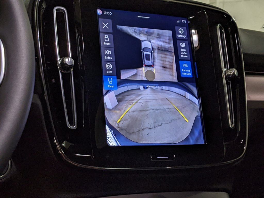 2026 Volvo XC40 Plus - Photo 17