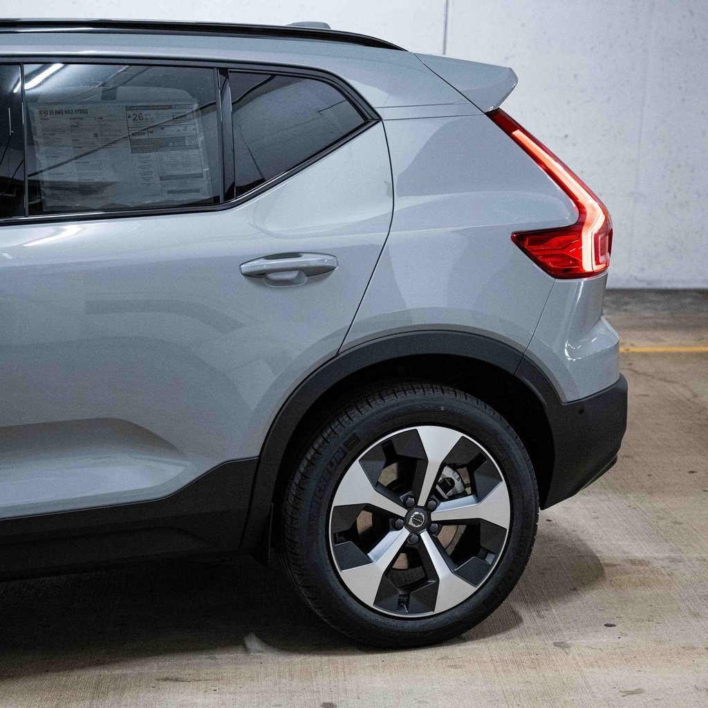 New 2026 Volvo XC40 B5 Plus SUV