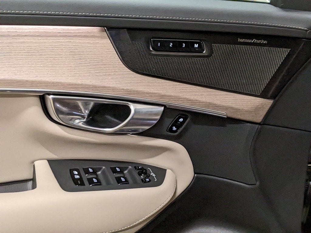 2026 Volvo XC90 Plus - Photo 10