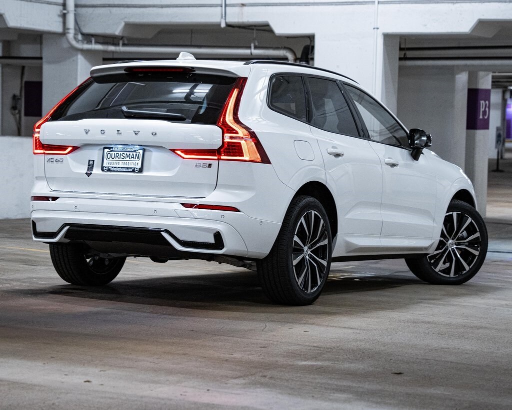 2025 Volvo XC60 B5 photo 3