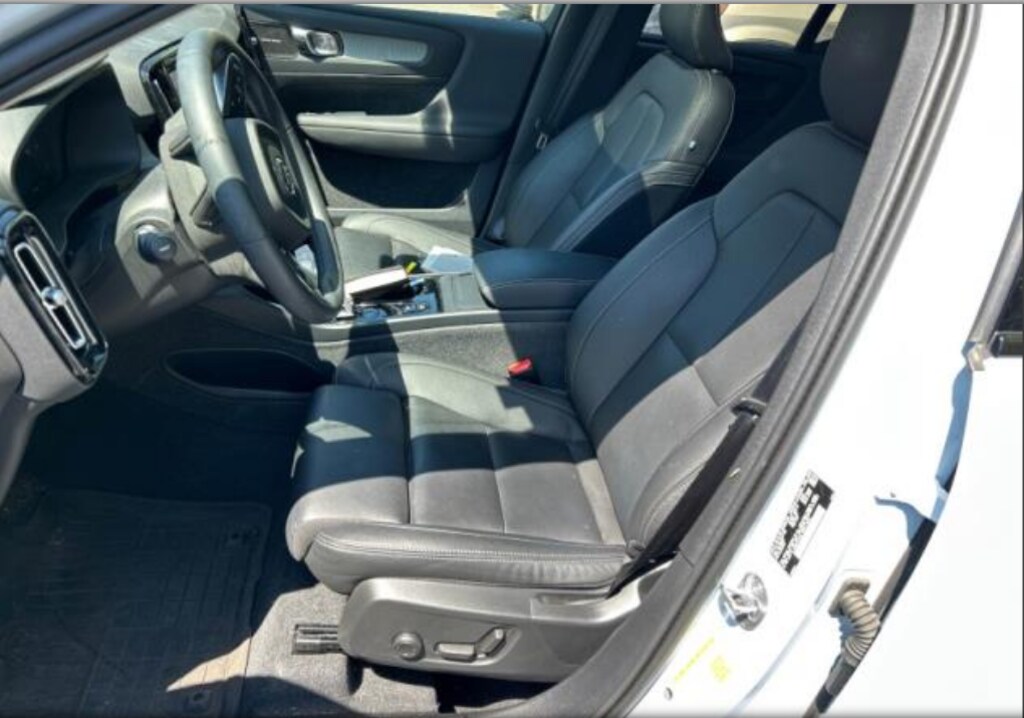 Certified 2024 Volvo XC40 B5 Plus Dark Theme SUV