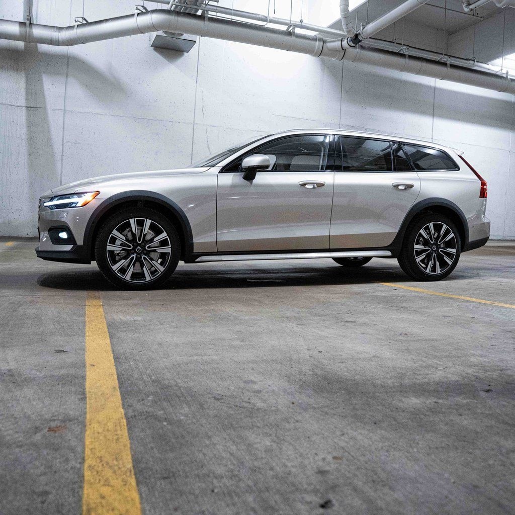 New 2025 Volvo V60 Cross Country B5 Ultra Wagon
