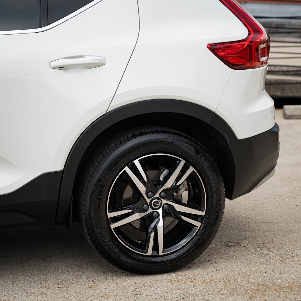 Certified 2025 Volvo XC40 B5 Core SUV