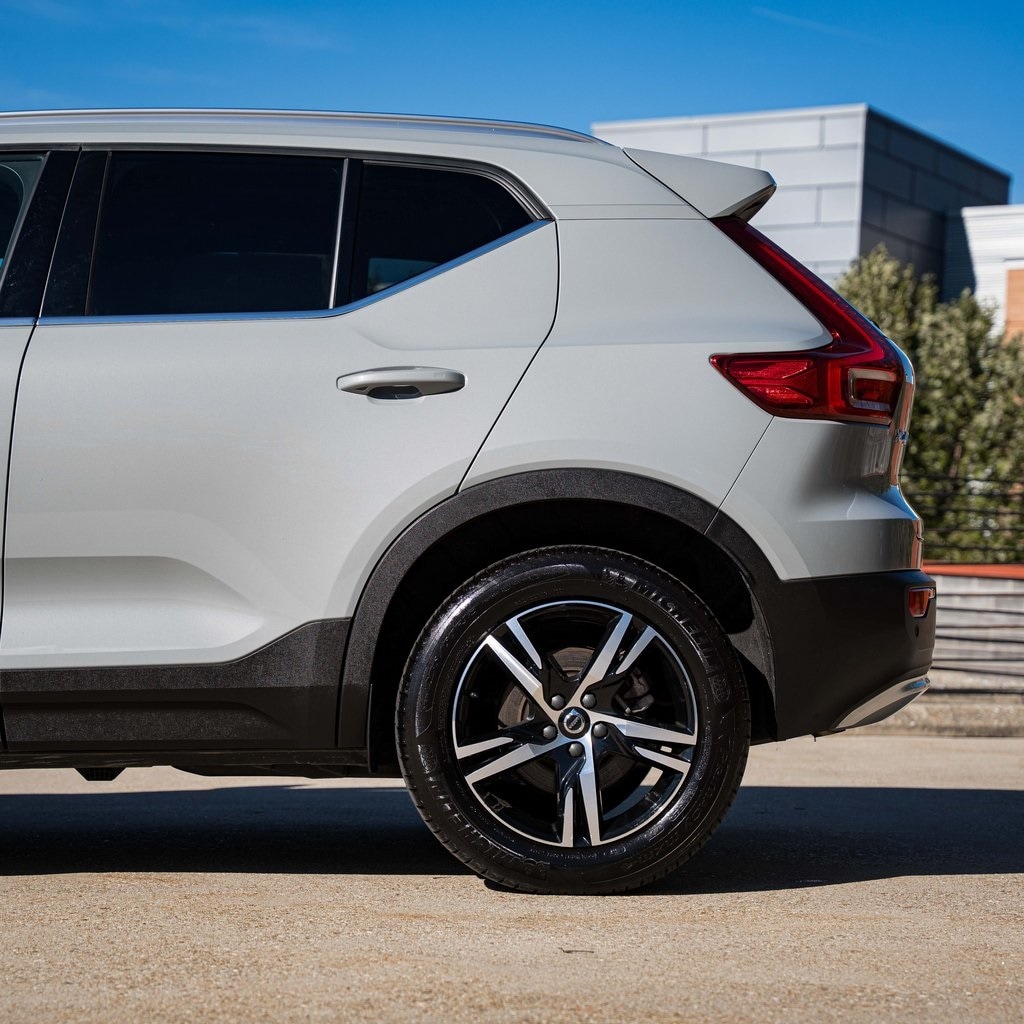 Certified 2025 Volvo XC40 B5 Core SUV