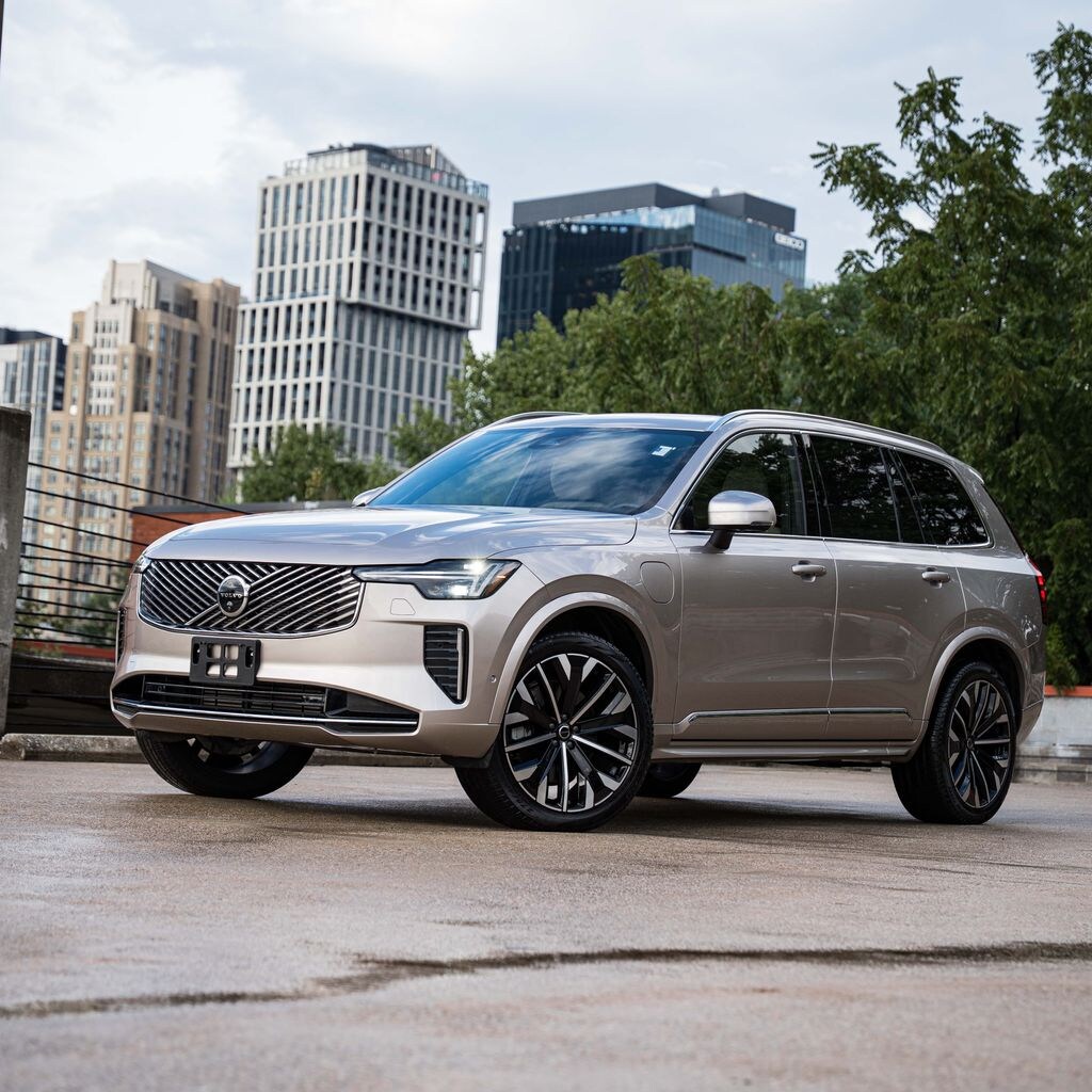 Certified 2025 Volvo XC90 Plug-In Hybrid T8 Plus SUV