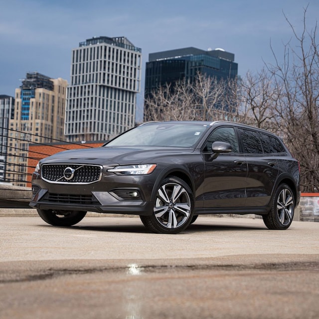 2025 Volvo V60 Cross Country B5 Plus Wagon