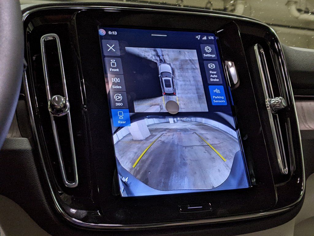 2026 Volvo XC40 Ultra - Photo 17