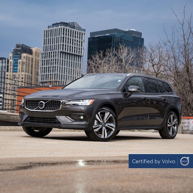 2025 Volvo V60 Cross Country B5 Plus Wagon
