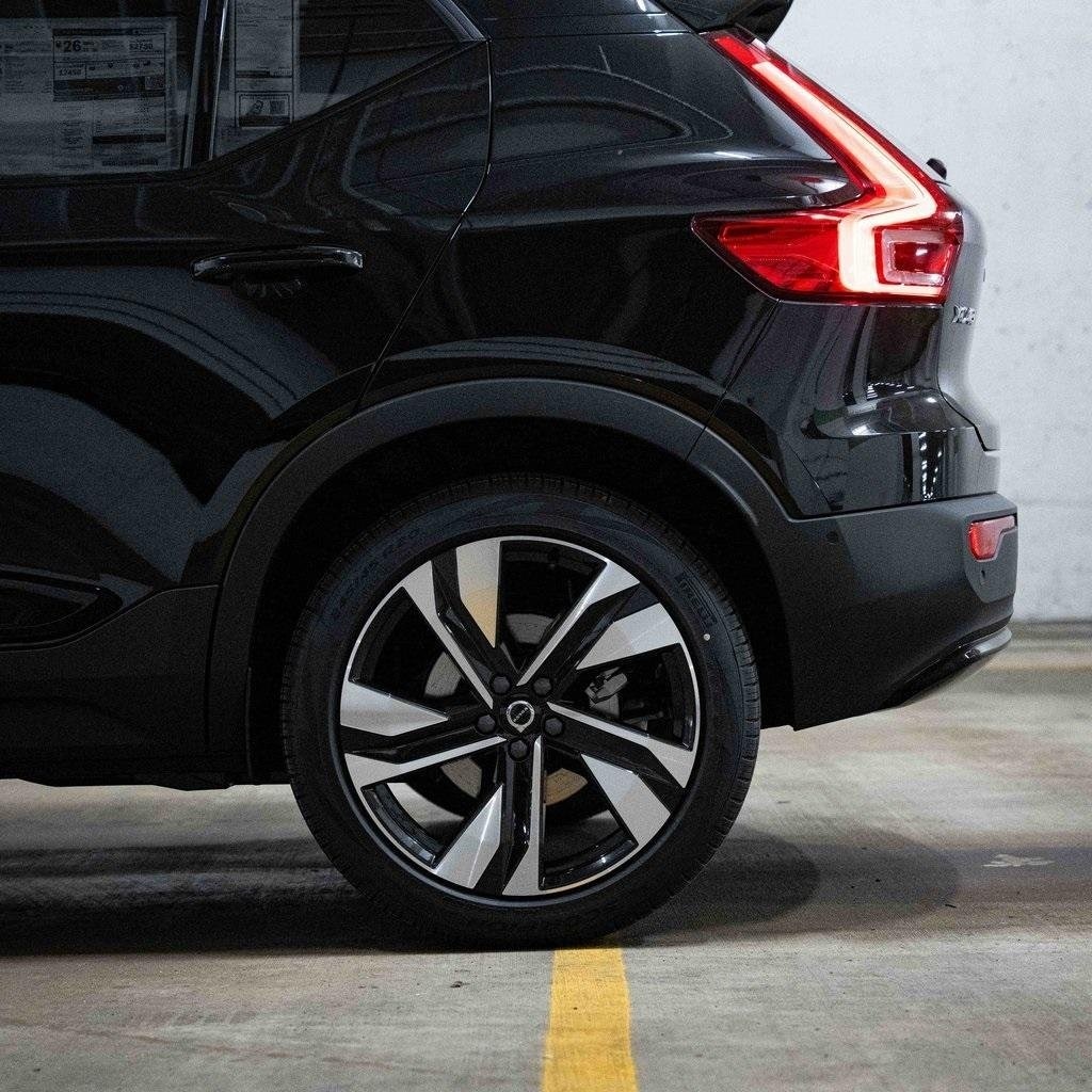 New 2026 Volvo XC40 B5 Ultra SUV