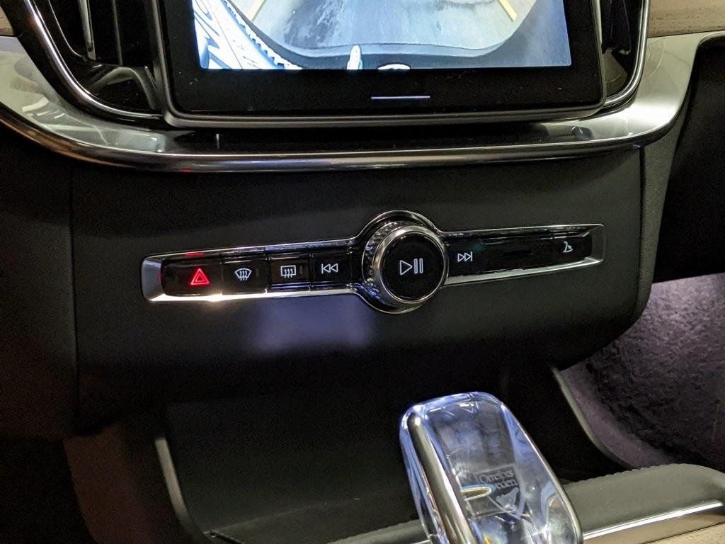 2026 Volvo XC90 Plus - Photo 18