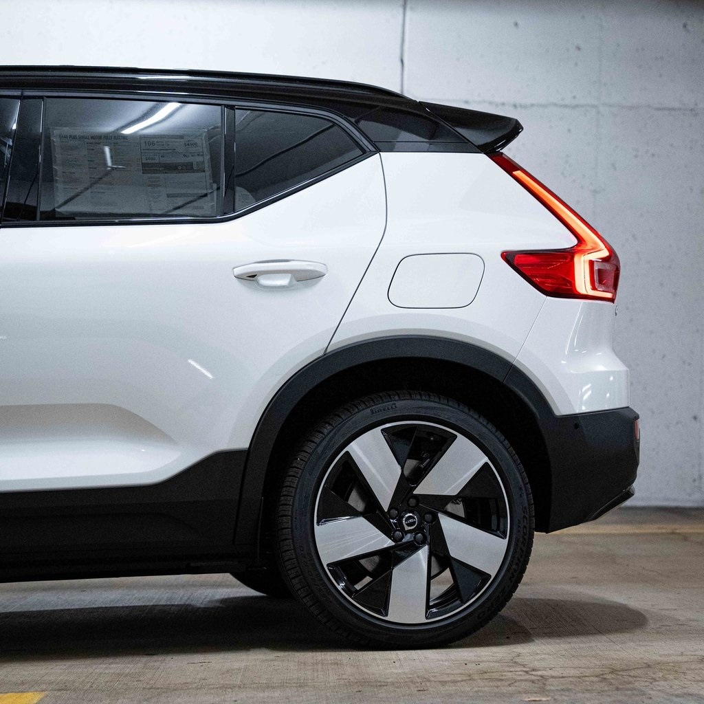 New 2026 Volvo EX40 Single Motor Extended Range Plus SUV