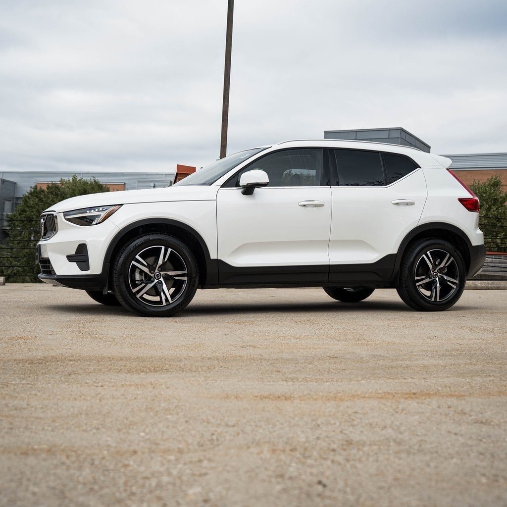Certified 2025 Volvo XC40 B5 Core SUV