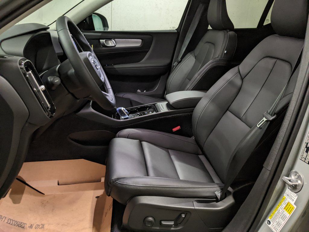 2026 Volvo XC40 Plus - Photo 11