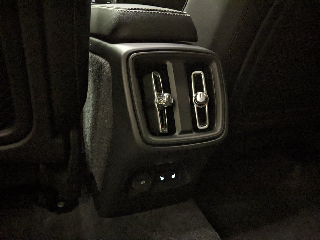 2026 Volvo XC40 Plus - Photo 24