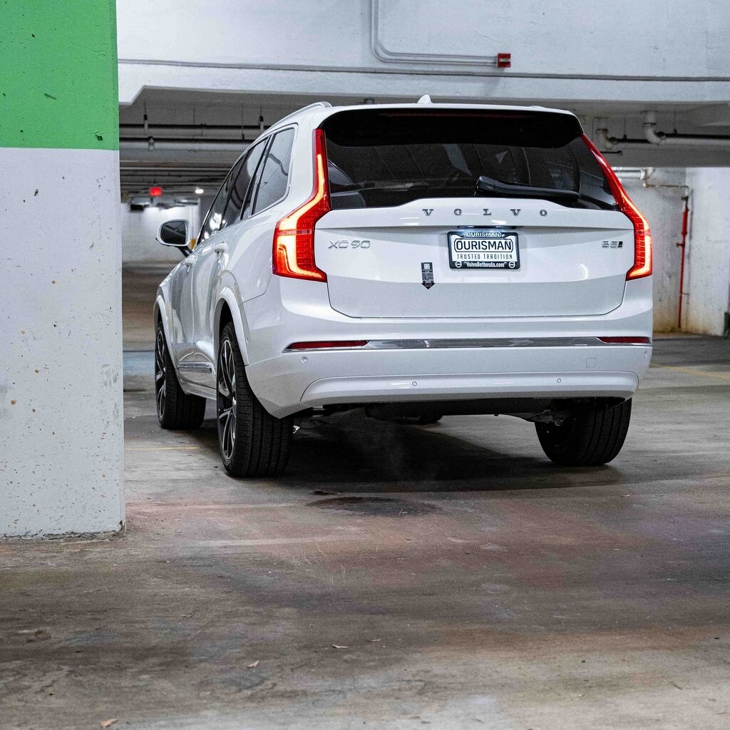 2025 Volvo XC90 B5 Plus photo 3
