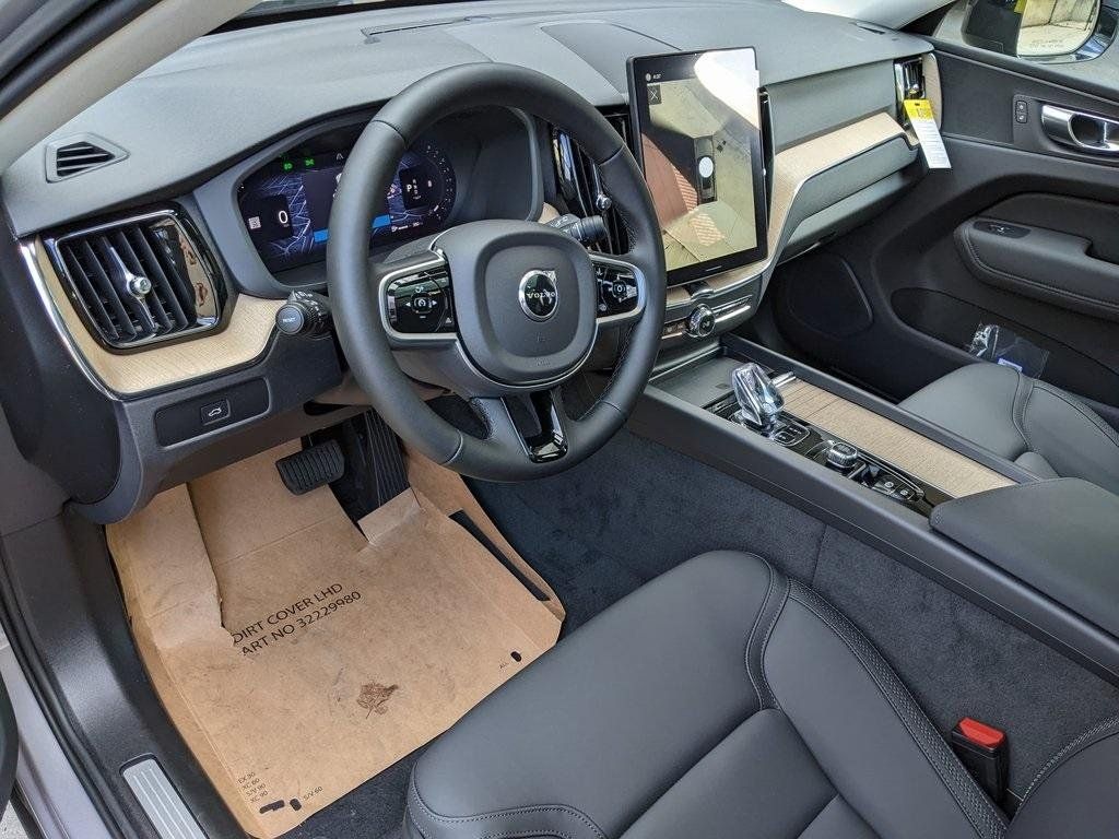 2026 Volvo XC60 Plus - Photo 8