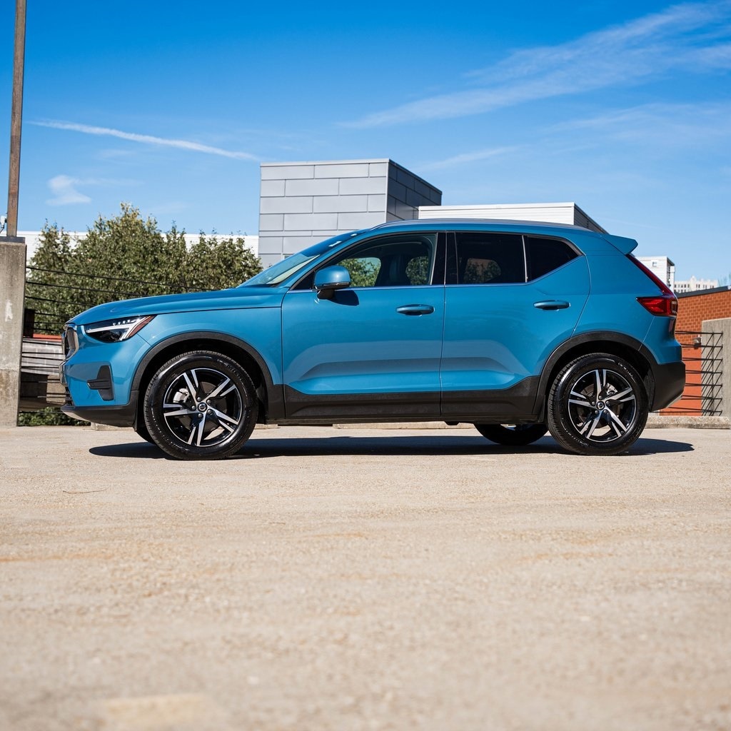 Certified 2025 Volvo XC40 B5 Core SUV