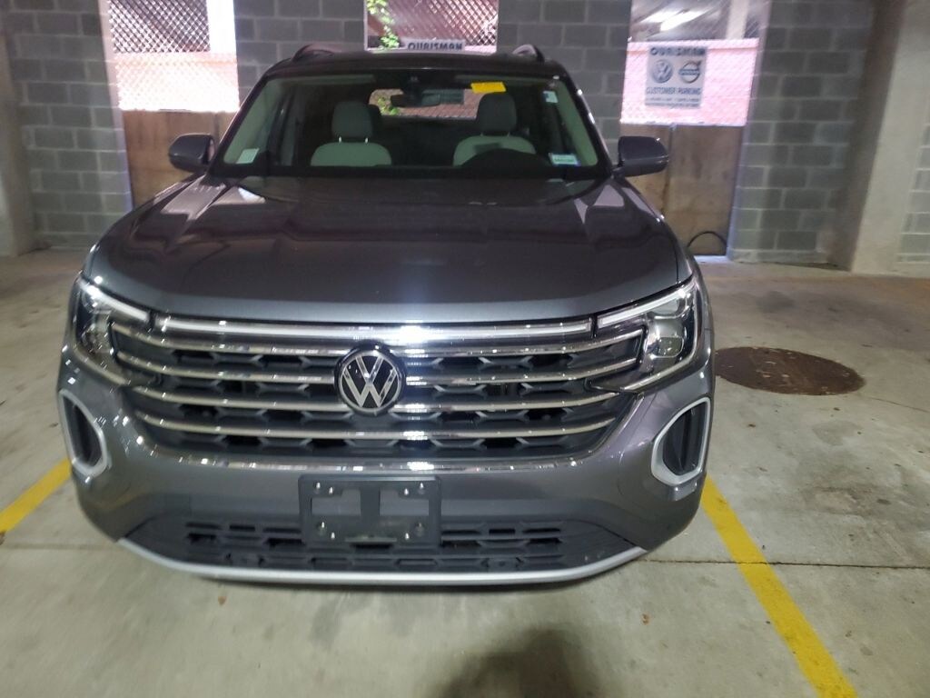 Used 2024 Volkswagen Atlas 2.0T SE w/Technology SUV