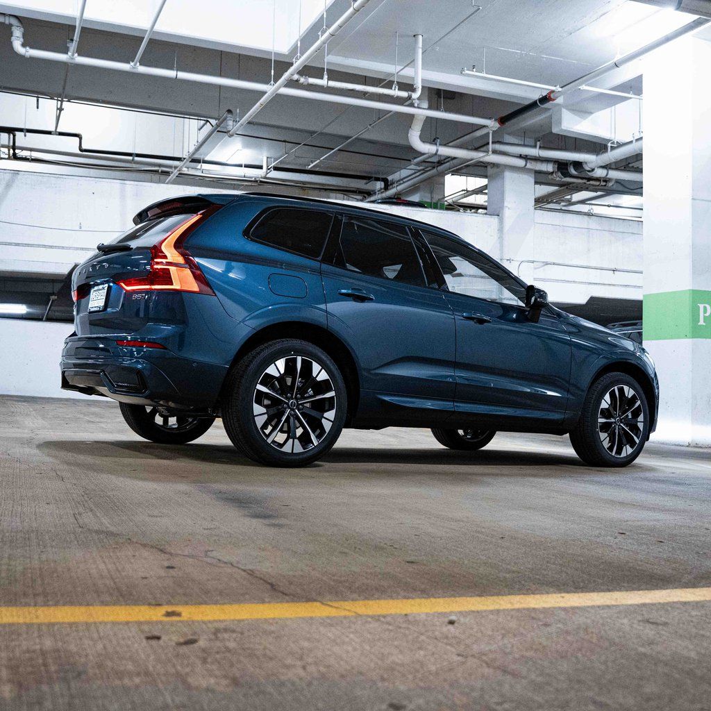 2026 Volvo XC60 Plus - Photo 7