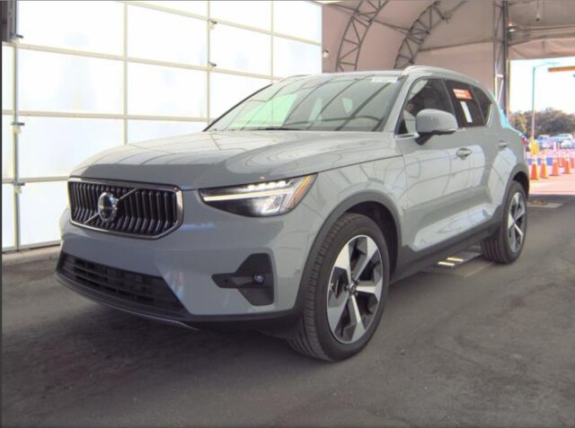 2025 Volvo XC40 B5 Plus Bright Theme SUV