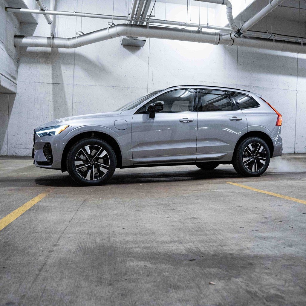 New 2026 Volvo XC60 plug-in hybrid T8 Core SUV